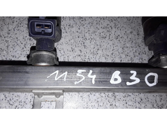 Vstřikovací lišta 1437442   BMW 5 E39  pro benzínový motor 2.5 M52b25 