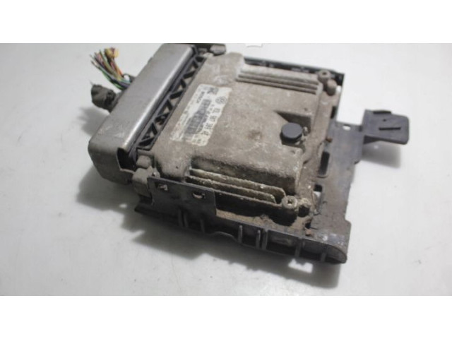 Блок управления двигателем ECU 0281017946   Volkswagen PASSAT B7 USA