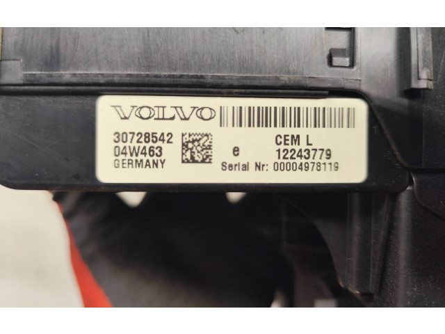   Pojistková skříňka 30728542, 04W463   Volvo XC70 2005