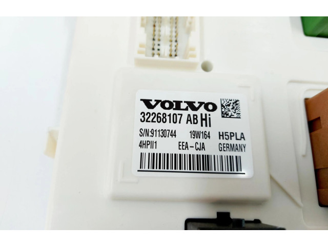   Pojistková skříňka 32268107   Volvo XC40 2019