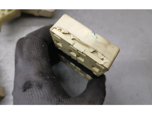 Блок предохранителей 911042G070, 919502G200   KIA Magentis    