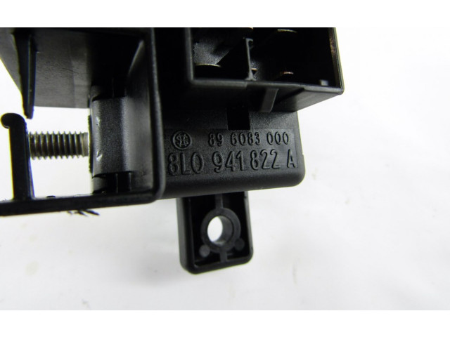  Pojistková skříňka 8L0941822A   Audi A6 S6 C5 4B 2002