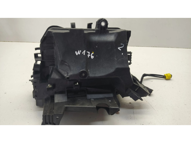   Pojistková skříňka 0009827723, A0009828323   Mercedes-Benz A W176 2017