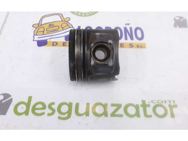 Píst 11257803033, 0840BB   BMW 7 E65 E66  pro naftový motor 2.0  