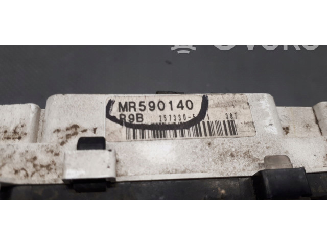 Přístrojová deska  Mitsubishi Pajero 2003 MR590140  