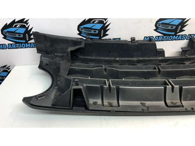 Передняя решётка Land Rover Discovery 3 - LR3 2005-2009 года AH228138BW      