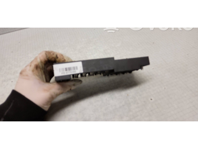 Блок предохранителей 7H6970187FD   Volkswagen Transporter - Caravelle T5      