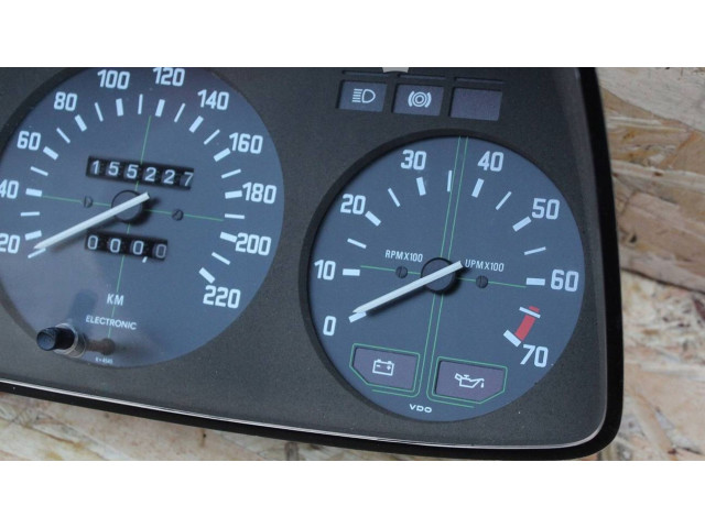 Přístrojová deska  BMW 7 E23 1983 1360857  