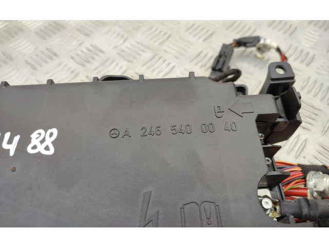   Pojistková skříňka 2465400040   Mercedes-Benz A W176 2013