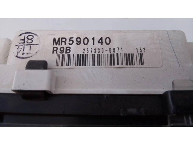 Přístrojová deska  Mitsubishi Montero 2002 MR590140, 2573305871  