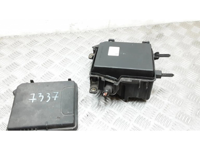 Блок предохранителей 284B60874R, 0031062100508   Renault Fluence    