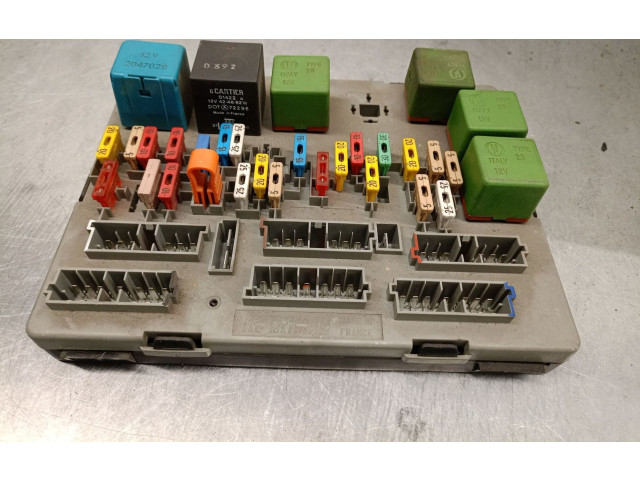 Pojistková skříňka Řídící jednotka BSM 9611405180, 9563533980   Peugeot 405 1992