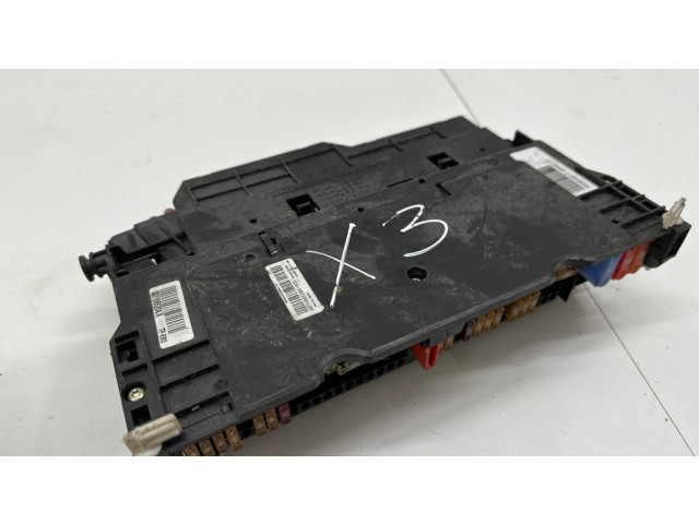Блок предохранителей 8364542   BMW X3 E83    