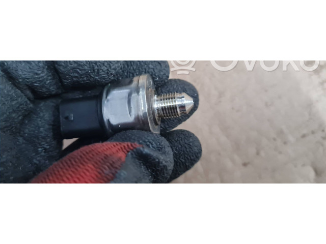 Vstřikovací lišta 06L906054E   Audi Q5 SQ5    CWG CWGD 