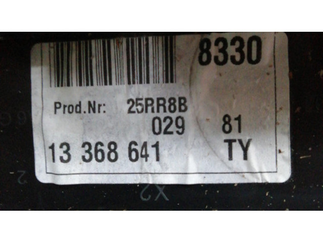   Pojistková skříňka 13368641, 25RR8B   Opel Astra  2013