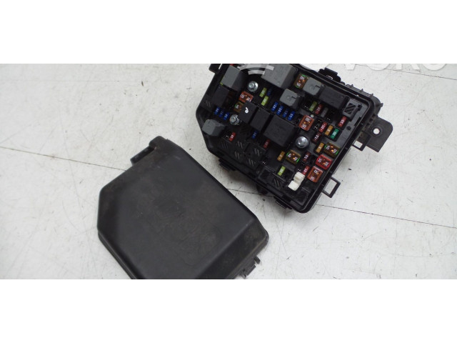 Блок предохранителей 42564728   Opel Karl    
