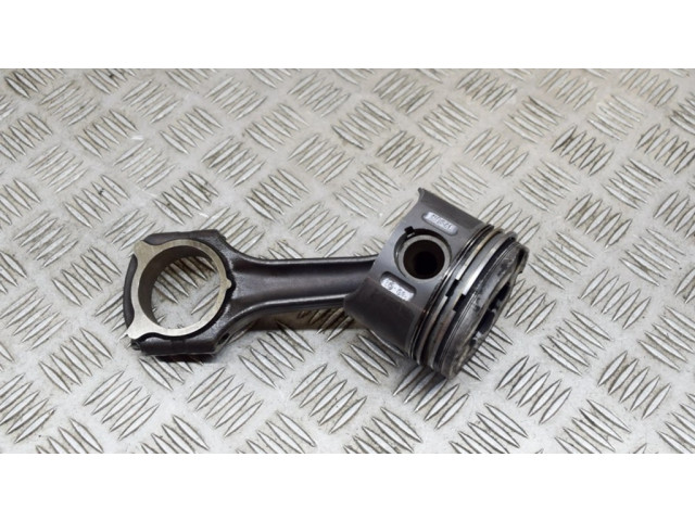 Píst A6110300320, A6110300717   Mercedes-Benz C W203  pro naftový motor 2.2 OM 611.962 