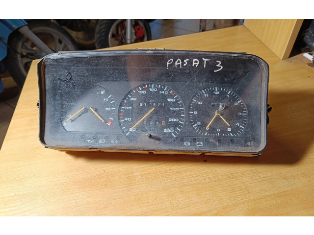 Přístrojová deska  Volkswagen PASSAT B3 1992 5220029110  
