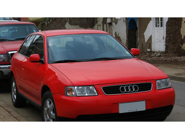 Верхняя решётка Audi A3 S3 8L 1996-2003 года 8L0853651A      