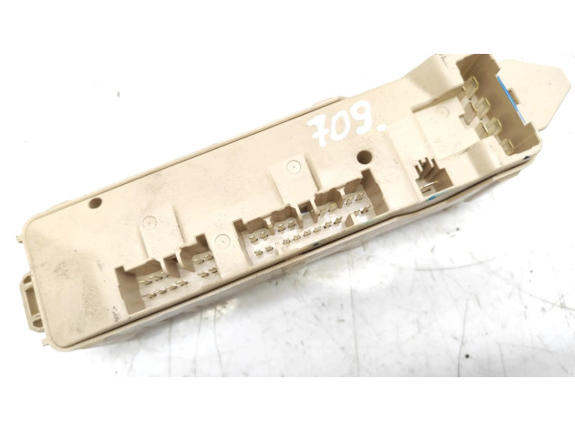 Блок предохранителей 7L020704, 7L0207044800   Mazda 626    