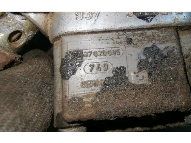 Vstřikovací lišta 0438121011, 026133353   Audi 80 90 B3     