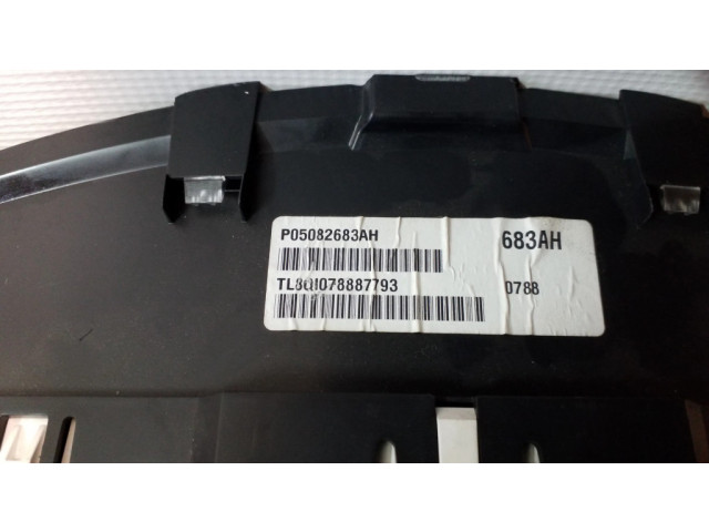 Přístrojová deska  Chrysler Grand Voyager V 2009 P05082683AH  