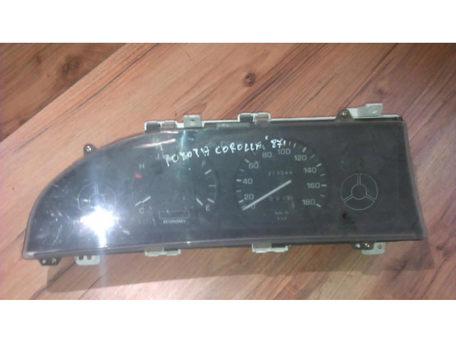 Přístrojová deska  Toyota Corolla E80 1987 832001a260  