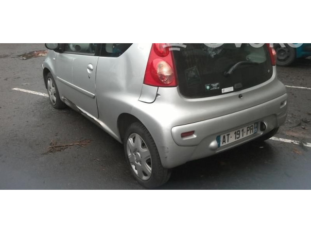 Zpětné zrcátko  Peugeot 107 2006  8153YW  