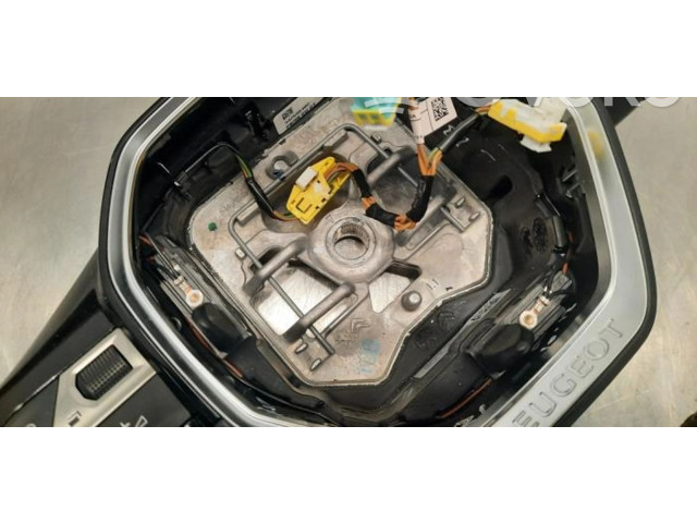 Руль Peugeot 5008 II  2016 -  года 98105489ZD      