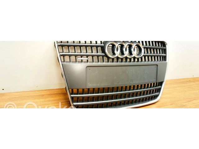 Верхняя решётка Audi Q7 4L 2005-2015 года 4L0853651      