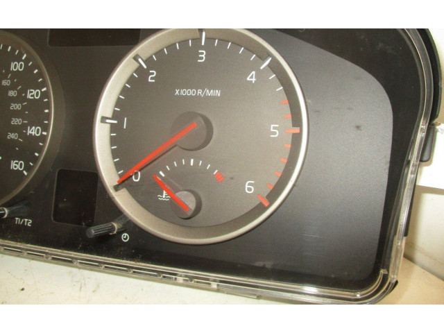 Панель приборов 8602881, 30786347   Volvo S40       