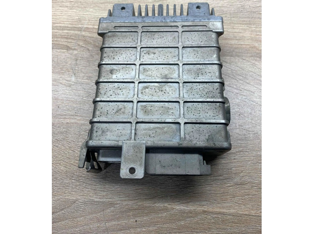 Řídící jednotka 0285007040, 893907383   Volkswagen Jetta II 1984
