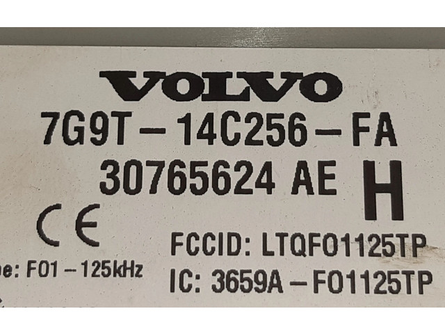   Pojistková skříňka 30765624AE   Volvo XC70 2009