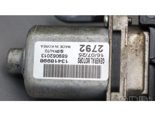 Моторчик заднего дворника 13418998, 689062013    Opel Astra J