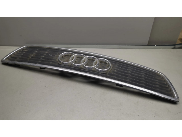 Передняя решётка Audi A8 S8 D2 4D 1994-2002 года 4D0853651B      