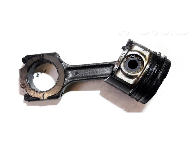 Píst    Alfa Romeo 156  pro naftový motor 2.4  