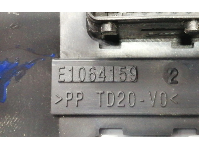 Zpětné zrcátko  Peugeot 2008 I 2013  9807531680  