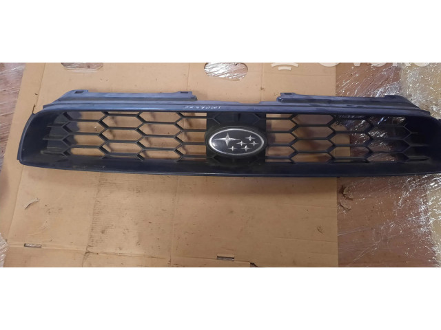 Передняя решётка Subaru Impreza II 2001-2002 года 91121FE000, 91122FE000      