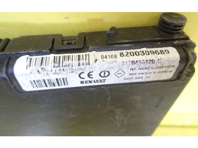 Pojistková skříňka Řídící jednotka BSM 8200309689   Renault Megane II 2004