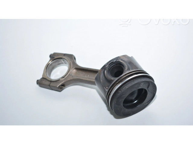 Píst    BMW 7 E65 E66  pro naftový motor 3.0 M57S 