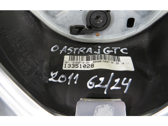 Volant Opel Astra J 2011 13351028, 0060016897  
