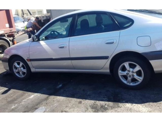 Zpětné zrcátko  Toyota Avensis T220 1999  8790105042  