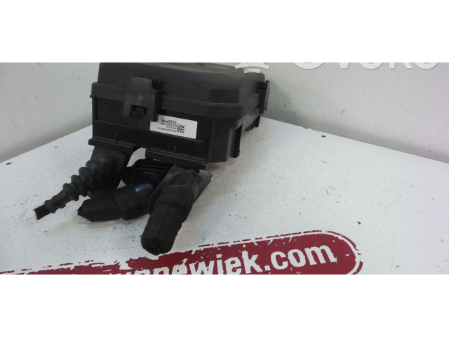 Блок предохранителей 39040853   Vauxhall Astra K    