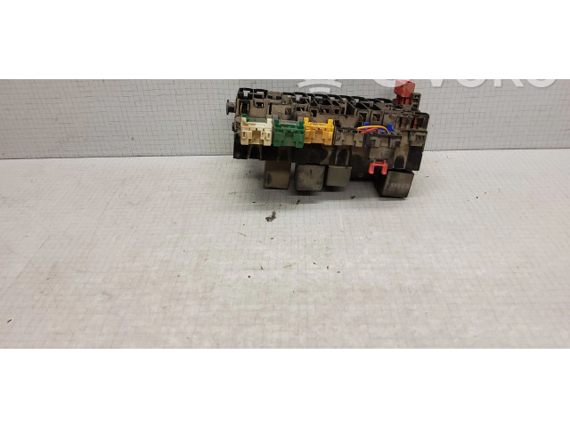 Блок предохранителей  357937039, 357937541   Volkswagen Vento    