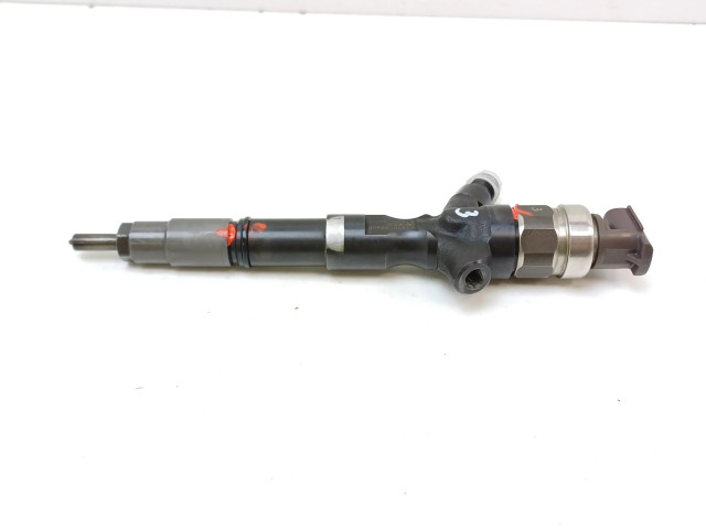 Vstřikovač 2367030400   Toyota Hilux (AN10, AN20, AN30)  pro naftový motor 3.0  
