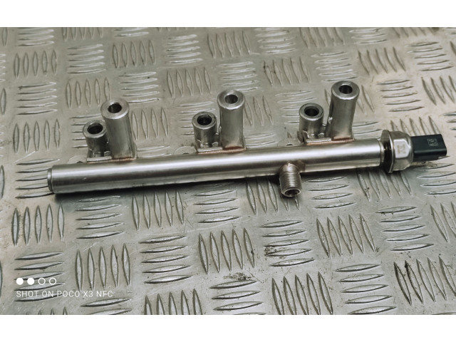 Vstřikovací lišta 9802438180   Citroen C4 Cactus  pro benzínový motor 1.2  