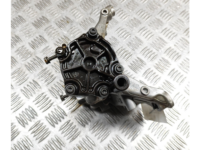 Масляный насос  B58 B30 A 7643046, 72336351  BMW 2 F22 F23 