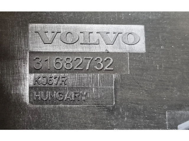   Pojistková skříňka 31682732, 32209198   Volvo XC60 2019