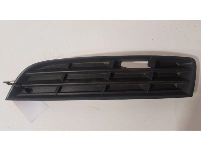 Нижняя решётка (из трех частей) Volkswagen PASSAT B6 2005-2010 года 3C0853665      