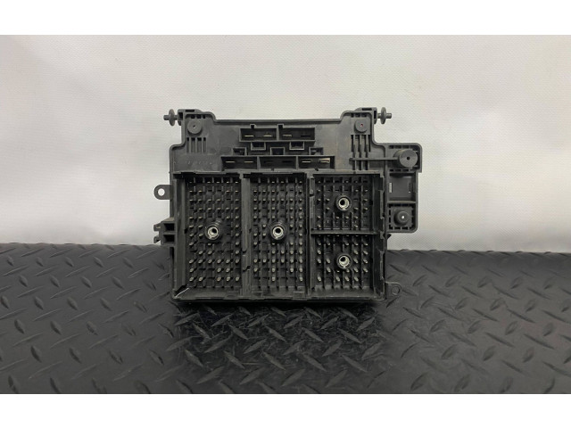   Pojistková skříňka 15115617   Hummer H2 2005